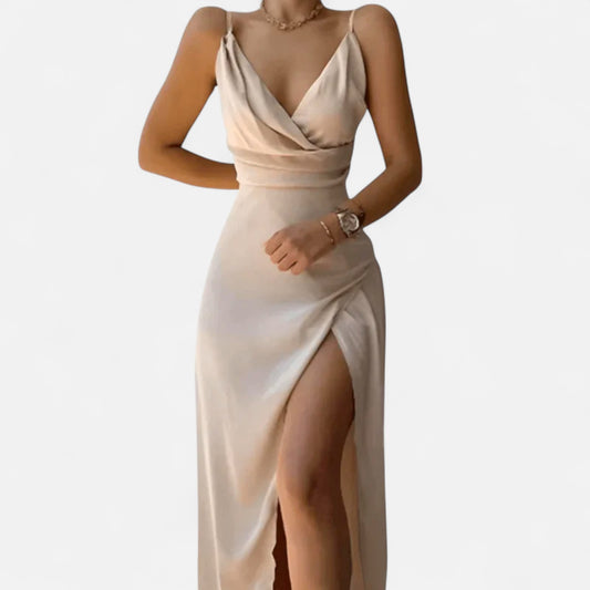 Aureli Paris | Robe Longue Drapée à Fines Bretelles – Fluidité Sculpturale et Raffinement Moderne